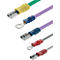 Close-up van kabels met verschillende gekleurde connectoren, waaronder geel, blauw en rood.