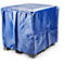 Blauw palletcover op een zwart pallet. De hoes is glanzend en heeft vouwen.