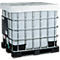 Grote witte container met een rasterframe en deksel op een zwarte pallet. Het product is ontworpen voor transport of opslag.