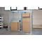 Metallgitter-Schrank mit Kartons. Gittertür mit Schloss, steht in Lagerhalle.
