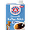 Brique de lait avec le logo "Bärenmarke" et l'inscription "Kaffee-Milch", à côté d'une tasse de café avec du lait. Impression : 7,5% de matières grasses.