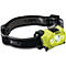 Lampe frontale jaune et noire avec l'inscription Peli. La lampe brille intensément. Le bandeau porte l'inscription Peli.