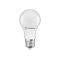 Weiße LED-Lampe in Tropfenform mit silbernem E27-Gewindesockel und aufgedrucktem Ledvance-Logo.