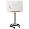 Wit, verstelbaar whiteboard op een zwarte, rollende standaard. Op het bord tekst, een gum en magneten.