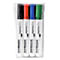 Vier farbige Whiteboard-Marker in einer Plastikverpackung. Schwarze, rote, blaue und grüne Spitze.