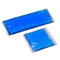 Zwei blaue Gel-Kühlpacks in unterschiedlichen Größen auf weißem Hintergrund.