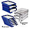 Blaue und transparente Ablageschalen mit Papieren. Text: PLUS FLACH, TRANSPARENT PLUS.