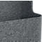 Detailopname van een grijze vilten mand met een lichte houten handgreep, label met tekst 100% Recycled Felt.