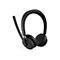 Casque noir avec microphone sur fond blanc.