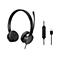 Schwarzes Lenovo-Headset mit Bügel, Mikrofon und Bedienelementen. Ein USB-Stecker ist zu sehen.