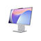 Ein weißer Lenovo All-in-One-Monitor vor weißem Hintergrund. Der Bildschirm zeigt einen bunten Hintergrund und hat eine integrierte Kamera.