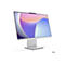Ein Lenovo All-in-One-PC auf weißem Hintergrund. Der Bildschirm zeigt ein abstraktes, farbenfrohes Design. Am unteren Rand ist das Lenovo-Logo zu sehen, rechts daneben das AMD-Logo.