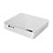Weißer Lenovo-Mini-PC mit geriffelter Oberseite, seitlich Anschlüsse. Lenovo-Logo.
