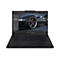 Schwarzes Thinkpad-Laptop, auf dem ein Autodesign-Programm mit einem Rendering eines schwarzen Sportwagens angezeigt wird. Das Laptop-Gehäuse und die Tastatur sind schwarz.