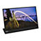 Moniteur ThinkVision noir affichant une image de traînées lumineuses au-dessus d'un lac.