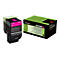 Eine schwarze Lexmark-Tintenpatrone und ein Karton mit grÃ¼nen und schwarzen Farben. Die Patrone ist pink, mit der Aufschrift 802XME.