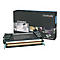Schwarzer Laserdrucker Toner Lexmark C734A2KG vor schwarzer Verpackung. Beschriftung: C734A2KG.