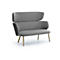 Modernes, zweisitziges Sofa in Grau mit hoher Rückenlehne und hellen Holzbeinen vor weißem Hintergrund.