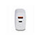 Chargeur blanc avec port USB-C et port USB orange. L'appareil est debout.