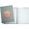 Carnet gris clair avec motif circulaire cuivré. Double page ouverte avec des pages blanches.