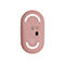 Vue de dessus d'une souris rose. Sur la face inférieure, on trouve des patins blancs, des boutons et l'inscription 'Pebble Mouse 2 M350s'.