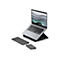 Grauer Laptop mit externer Tastatur und Smartphone, vor weißem Hintergrund.
