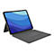 Ein iPad mit TastaturhÃ¼lle, Stift und blauem Wellenhintergrund.