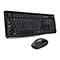 Schwarzes kabelgebundenes Logitech Tastatur-Maus-Set vor weißem Hintergrund.