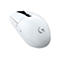 Weisse, kabellose Gaming-Maus von Logitech. Auf der Oberseite sind die Marke und eine Scrollrad sowie Seitentasten zu sehen.