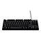 Schwarze Tastatur mit weißen Buchstaben und Kabel. Oben: Funktionstasten. Unten: Buchstaben und Sonderzeichen.
