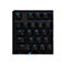 Ausschnitt einer schwarzen Gaming-Tastatur mit blauer Beleuchtung der Tasten. Buchstaben, Zahlen und Funktionstasten sind sichtbar.