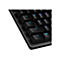 Nahaufnahme einer schwarzen Gaming-Tastatur mit blauer Beleuchtung der Buchstaben. Die Tasten sind deutlich beschriftet.