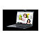 Laptop mit Webcam. Auf dem Bildschirm ein Baby im Hochstuhl und eine Frau im Videochat. Der Hintergrund ist schwarz.