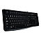 Schwarze Tastatur mit weißen Buchstaben, Kabelanschluss. Auf der Tastatur sind die üblichen Buchstaben und Sonderzeichen zu sehen.