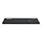 Drahtlose Logitech-Tastatur, schwarz mit weißer Rückseite. Runde Tasten, seitliche Beschriftung. Die Marke Logitech ist sichtbar.