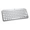 Graue Logitech-Tastatur mit weißen Tasten und Schriftzug. Das Layout ist gut erkennbar, mit vielen Sonderzeichen.