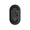 Die Unterseite einer schwarzen Maus, erkennbar als Logitech Pebble Mouse 2 M350s. Sie zeigt eine grÃ¼ne LED, zwei KnÃ¶pfe und zwei halbrunde dunkle Elemente.