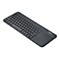 Schwarze kabellose Logitech-Tastatur mit integriertem Touchpad auf der rechten Seite, isoliert vor weißem Hintergrund.