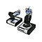 Zwei moderne Joysticks mit schwarzen Griffen, silbernen Akzenten und blauen Lichtern. Ein Joystick hat ein Display.