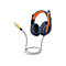 Casque bleu foncé avec des accents orange et un câble USB jaune, isolé sur fond blanc.