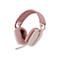 Casque rose clair avec un microphone sur fond blanc. L'arceau est recouvert de tissu, le logo est dessus.