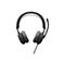 Casque gris foncé sur fond blanc. L'arceau a un intérieur rembourré. Le bras du microphone et le câble sont visibles.