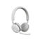 Hellgraues Headset mit Mikrofon auf weißem Hintergrund. Runde Ohrmuscheln, gepolstert, mit Mikrofonarm und Bügel.
