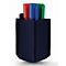Porte-stylos en feutrine bleu foncé avec trois stylos colorés rouge, bleu et vert sur fond neutre.