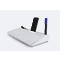 Weißes Desktop-Whiteboard als Schreibtisch-Organizer mit Smartphone und Stiften vor hellem Hintergrund.