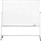 Wit, vrijstaand whiteboard op een zilverkleurig frame met wieltjes. Een spons bevindt zich aan de onderkant.