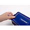 Hand öffnet eine blaue Metallbox mit Magnetoplan-Logo.