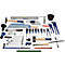 Agencement d'outils sur fond blanc, comprenant marteaux, clés, tournevis et un niveau.