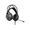 Schwarzes Gaming-Headset mit LED-Beleuchtung, BÃ¼gel und Mikrofon. Auf weiÃŸem Hintergrund.
