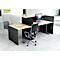 Kantoor met twee bureaus, een computer, stoelen, scheidingswanden en decoratieve planten.